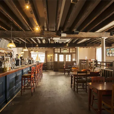 The Old Custom House 4*
